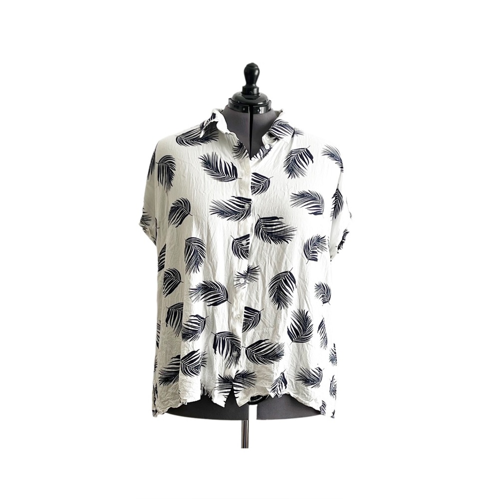 Avenue Plus Size Leaf Print Short Sleeve Button Down Blouse 26/28
